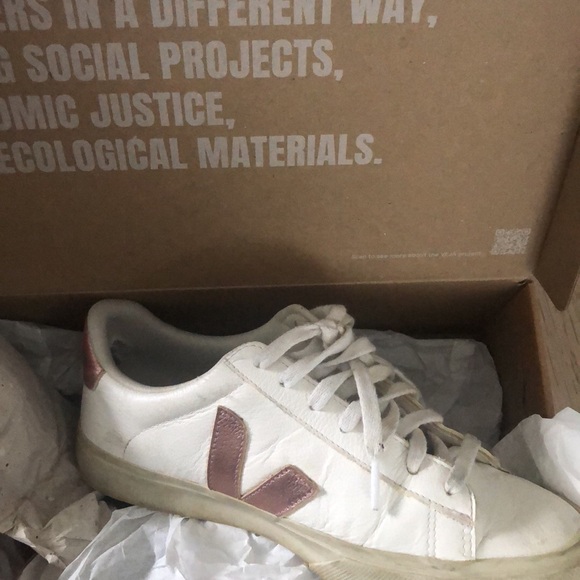 Veja Campo Women’s sneaker in pink accent colour - Picture 1 of 7